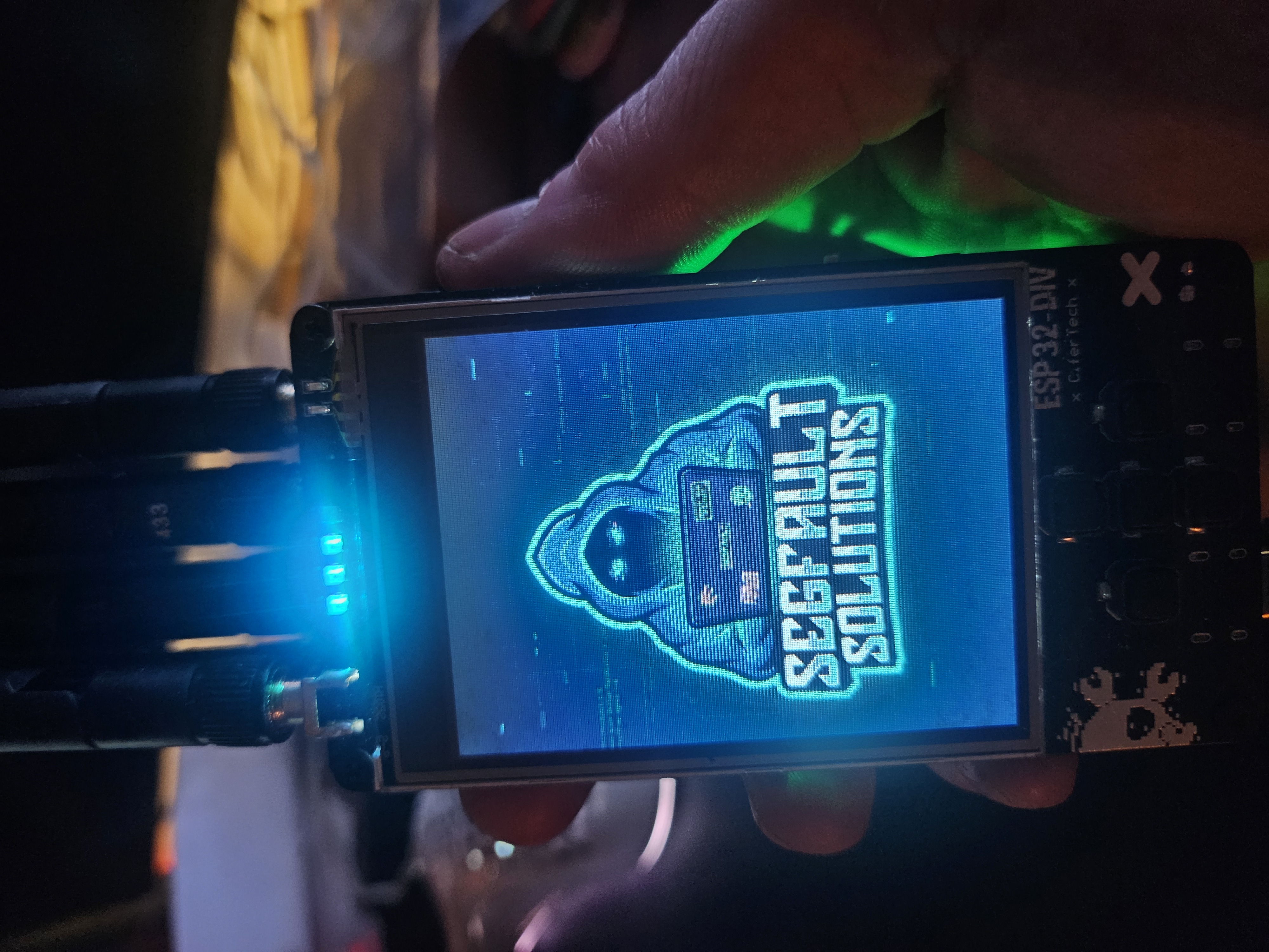 ESP32-DIV v2.1 — splash screen